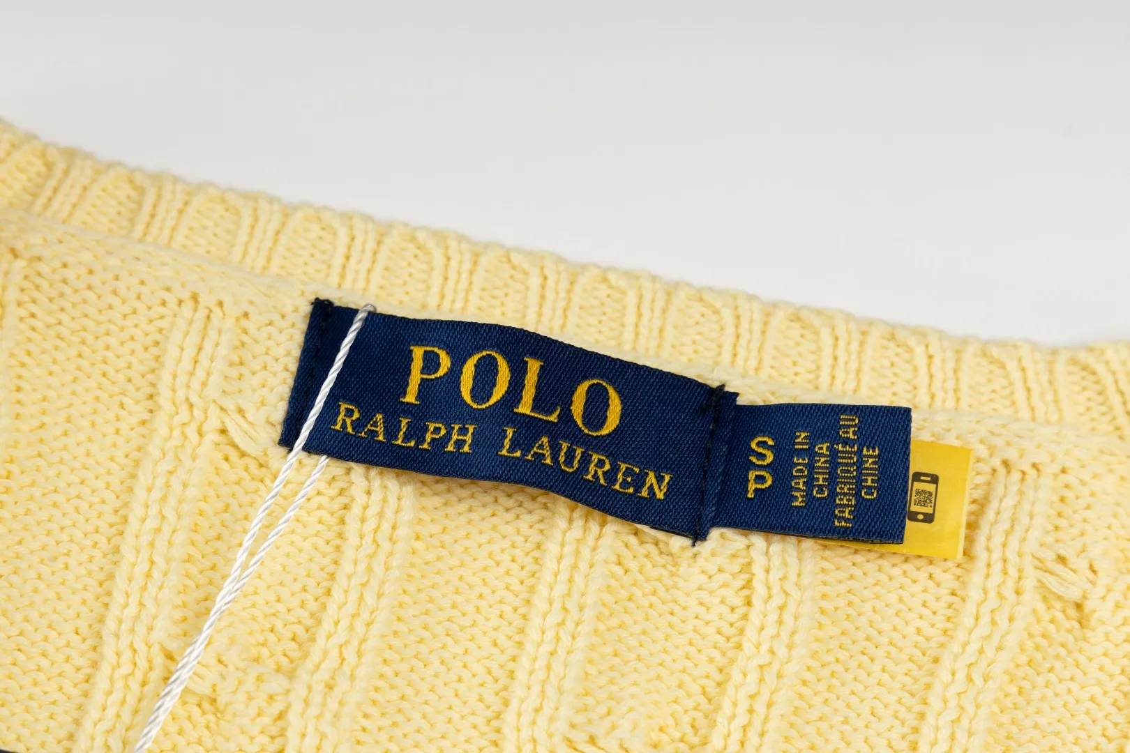 P210 #R90 RALPH LAUREN Thirteen colors of Ralph Lauren classic small label embroidery V-neck pullover cable cardigan sweater women's top, high-density LOGO embroidery on the chest, original customization of tag accessories. Made of pure cotton yarn, pure cotton is skin-friendly and comfortable, small label war horse embroidered twist button V-neck sweater🐎High quality, follow the blogger to learn how to wear it! Let’s buy a Ralph Lauren cable sweater. It’s a super hard-to-find series after it became popular. It’s hard to find one on the official website. It’s simple and practical to wear, with a lazy and loose feel. The thickened fabric has more texture, feels soft and delicate, and has a loose fit. Whether worn alone or layered, you can wear different styles of fashion with just one piece!   Size： Sleeve length: 60/61/62/63